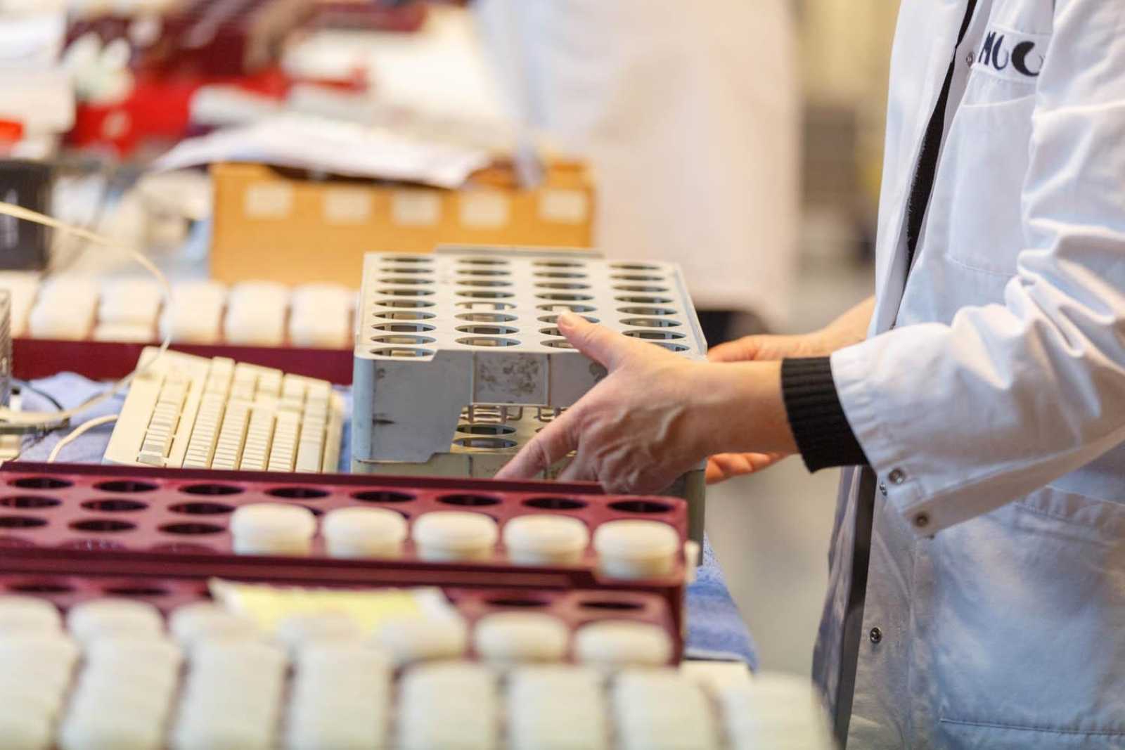 We collect the fresh and pure milk from our own member dairy farmers, who are all IKM-certified (IKM translates as Integral Milk Quality Assurance). Official quality assessments are conducted by the accredited laboratories in Belgium